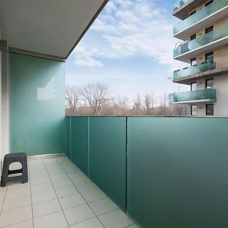 Cosy & Bright With Parking On The Cystersow Street By Renters