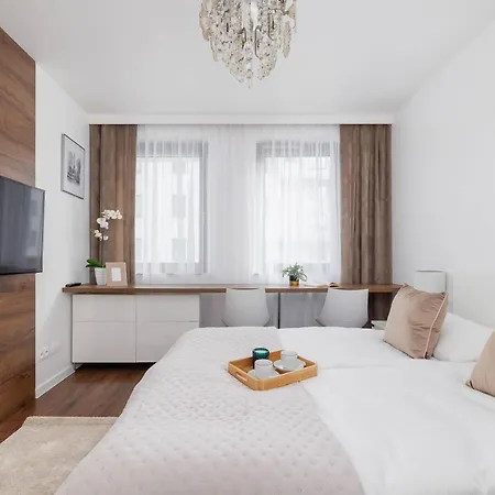 Apartment Cosy & Bright With Parking On The Cystersow Street By Renters