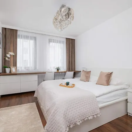 Apartment Cosy & Bright With Parking On The Cystersow Street By Renters *
