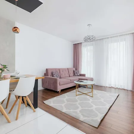Cosy & Bright With Parking On The Cystersow Street By Renters Apartment