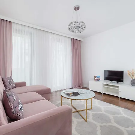 Cosy & Bright With Parking On The Cystersow Street By Renters Apartment Krakau
