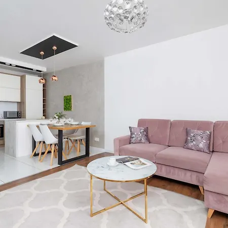 Apartment Cosy & Bright With Parking On The Cystersow Street By Renters Krakau